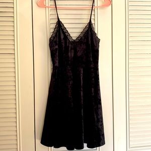 Forever 21 Black velvet mini dress 💃🏻
